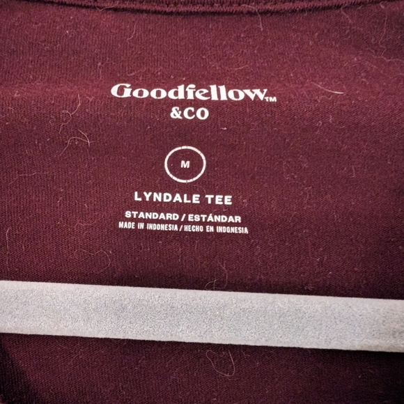 Basic maroon v neck tee - Picture 2 of 2